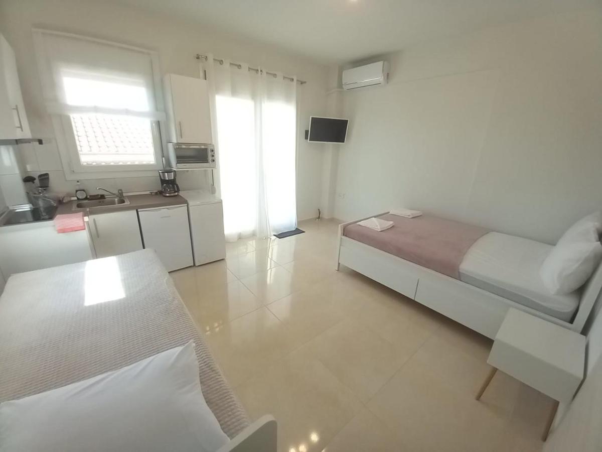 Elenis House Apartment Néa Péramos Bagian luar foto