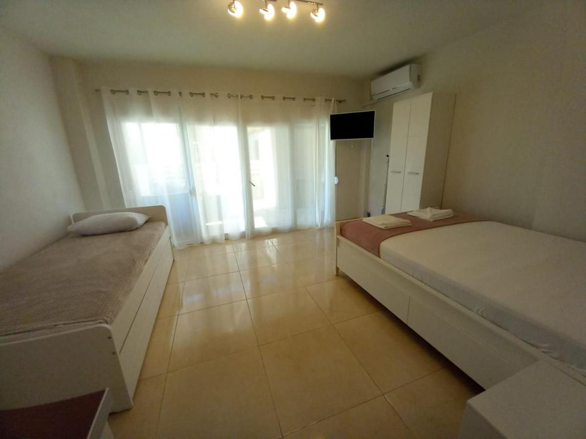 Elenis House Apartment Néa Péramos Bagian luar foto